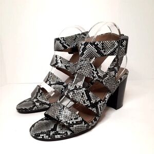 VIONIC BLAIRE SNAKE PRINT ANKLE STRAPS SANDALS IN SIZE 8